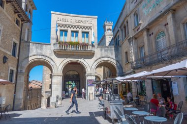 Citta di San Marino, San Marino, 2 Eylül 2021: Casa di risparmio San Marino 'nun tarihi merkezi.