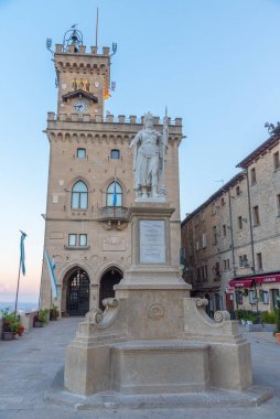 Citta di San Marino, San Marino, 2 Eylül 2021: Palazzo Pubblico 'nun (Halk Sarayı) gündoğumu manzarası - San Marino Belediyesi Piazza della liberta' da yer alır...