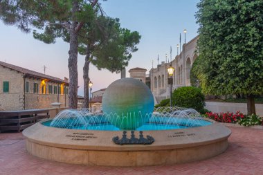 Citta di San Marino, San Marino, 2 Eylül 2021: Citta di San Marino 'da Giardino dei Luburni' nin gün doğumu manzarası.