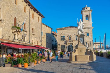 Citta di San Marino, San Marino, 1 Eylül 2021: San Marino Cumhuriyeti 'ndeki Piazza della liberta' da bulunan tarihi bir binanın görüntüsü.