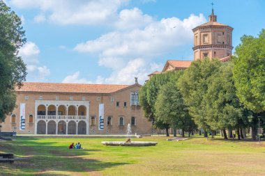 Ravenna, İtalya, 1 Eylül 2021: İtalyan Ravenna kentindeki modern sanat müzesine bakış.