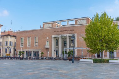 Ravenna, İtalya, 1 Eylül 2021: Kennedy Meydanı İtalyan kenti Ravenna.