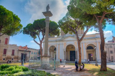 Ravenna, İtalya, 1 Eylül 2021: İtalyan kenti Ravenna 'da İsa' nın dirilişi katedrali.