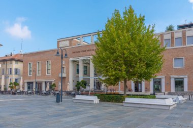 Ravenna, İtalya, 1 Eylül 2021: Kennedy Meydanı İtalyan kenti Ravenna.