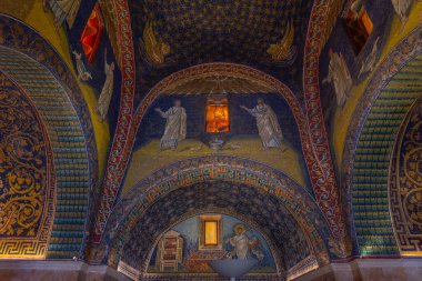 Ravenna, İtalya, 1 Eylül 2021: İtalya 'nın Ravenna kentindeki Mausoleo di Galla Placidia' da dekorasyon.