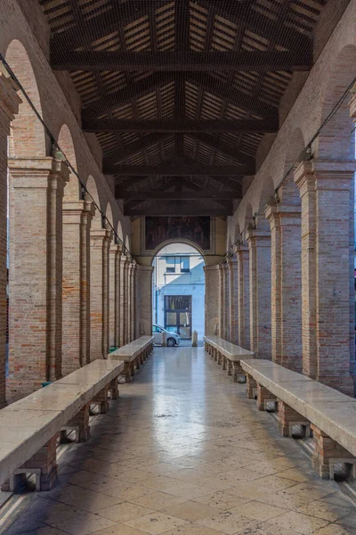 Rimini, İtalya 'daki Piazza Cavour' da Eski Balık Pazarı.