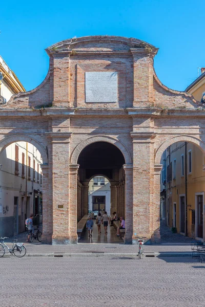 Rimini, İtalya, 2 Eylül 2021: Rimini, İtalya 'daki Piazza Cavour' da eski balık pazarı.