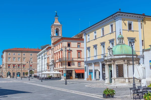 Rimini Italy September 2021 People Passing Clock Tower Piazza Martiri — Stock Photo, Image