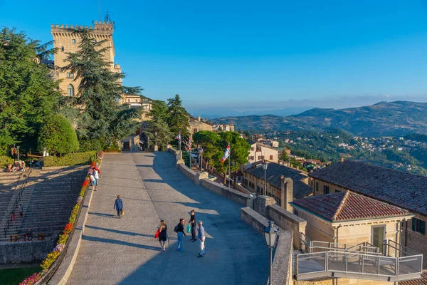 Citta di San Marino, San Marino, 1 Eylül 2021: San Marino 'da bir açık hava tiyatrosu kava die balestieri manzarası.