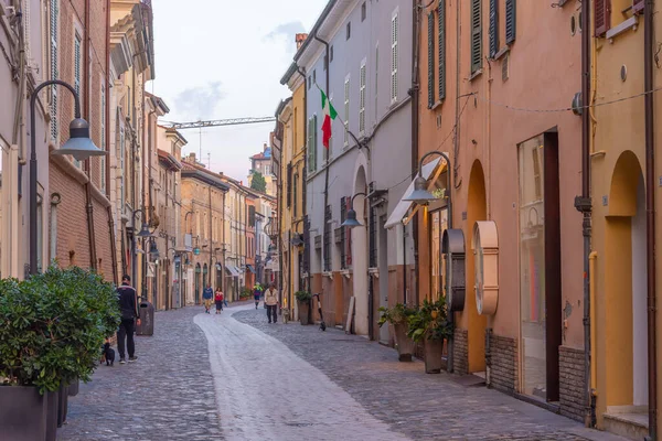 ラヴェンナ イタリア 2021年9月1日 イタリアの町ラヴェンナの中心部の商店街 — ストック写真