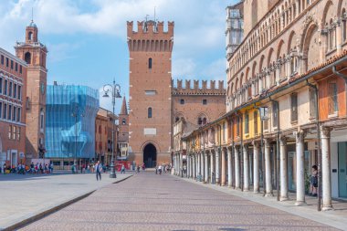 Ferrara, İtalya, 31 Ağustos 2021: Corso Porta Reno İtalyan kenti Ferrara 'da.