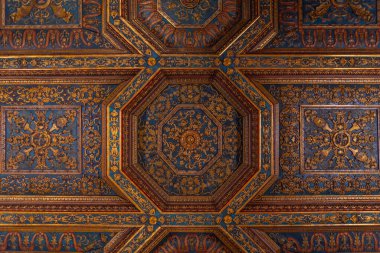 Ferrara, İtalya, 31 Ağustos 2021: İtalyan kenti Ferrara 'daki Pinacoteca Nazi' nin Tavanı.