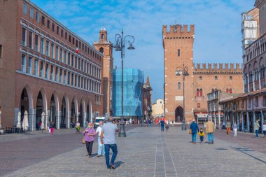 Ferrara, İtalya, 31 Ağustos 2021: Corso Porta Reno İtalyan kenti Ferrara 'da.