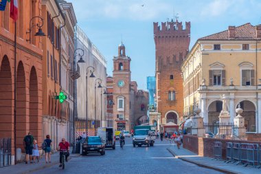 Ferrara, İtalya, 31 Ağustos 2021: Corso Porta Reno İtalyan kenti Ferrara 'da.