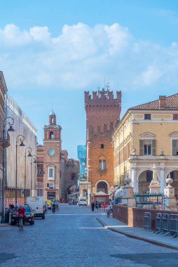 Ferrara, İtalya, 31 Ağustos 2021: Corso Porta Reno İtalyan kenti Ferrara 'da.