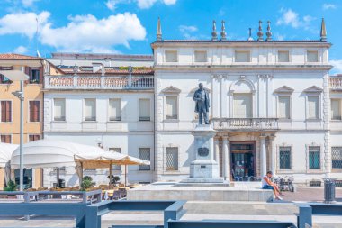 Padua, İtalya, 30 Ağustos 2021: İtalyan kenti Padua 'da Piazza Cavour.