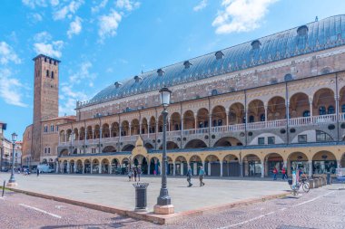 Padua, İtalya, 30 Ağustos 2021: İtalyan şehri Padua 'da Palazzo della Ragione.