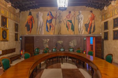 Padua, İtalya, 30 Ağustos 2021: İtalya 'daki Palazzo Bo' da Padua Üniversitesi Odası.
