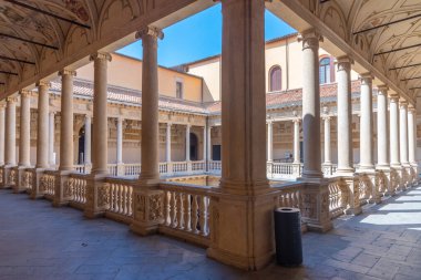 Padua, İtalya, 30 Ağustos 2021: İtalya 'daki Palazzo Bo' da Padua Üniversitesi atari salonu.