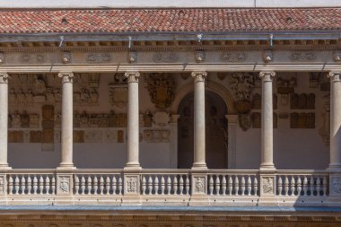 Padua, İtalya, 30 Ağustos 2021: İtalya 'daki Palazzo Bo' da Padua Üniversitesi atari salonu.