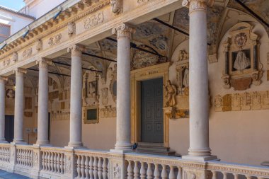 Padua, İtalya, 30 Ağustos 2021: İtalya 'daki Palazzo Bo' da Padua Üniversitesi atari salonu.