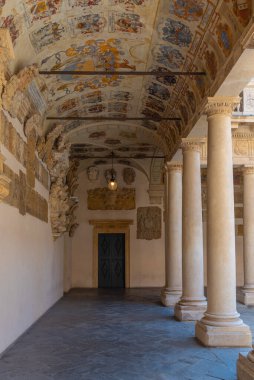 Padua, İtalya, 30 Ağustos 2021: İtalya 'daki Palazzo Bo' da Padua Üniversitesi atari salonu.