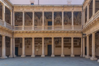 Padua, İtalya, 30 Ağustos 2021: İtalyan şehri Padua 'da Palazzo Bo' nun avlusu.