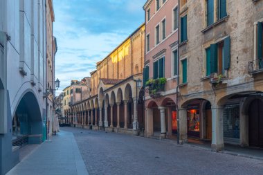 Padua, İtalya, 30 Ağustos 2021: İtalyan şehri Padua 'nın ticaret merkezinde.