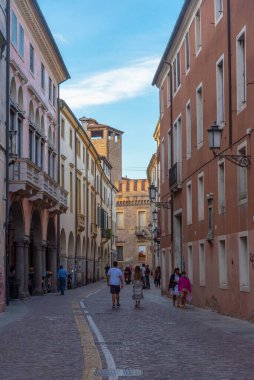 Padua, İtalya, 29 Ağustos 2021: İtalyan Padua kentinin ticaret merkezinde.