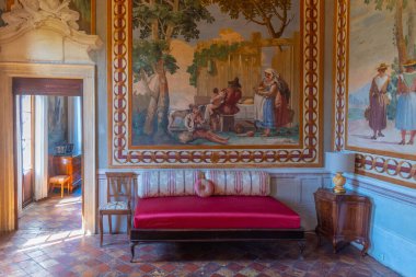 Vicenza, İtalya, 29 Ağustos 2021: İtalya 'nın Vicenza kentindeki Palazzina di Villa Valmarana ai Nani' de iç mekan.