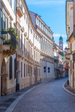 Vicenza, İtalya, 29 Ağustos 2021: İtalya 'nın eski Vicenza kasabasındaki kütüphane.