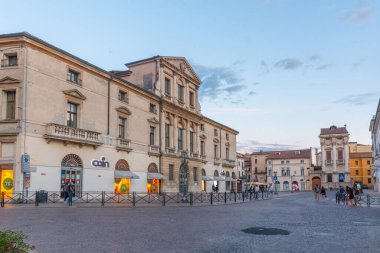 Vicenza, İtalya, 28 Ağustos 2021: Piazza de Castello İtalyan kenti Vicenza.