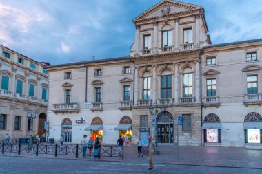 Vicenza, İtalya, 28 Ağustos 2021: Piazza de Castello İtalyan kenti Vicenza.