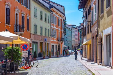 Trento, İtalya, 28 Ağustos 2021: İtalya 'nın Trento kentindeki tarihi evler.