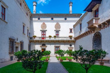 Trento, İtalya, 28 Ağustos 2021: Trento, İtalya 'da Castello del Buonconsiglio' nun avlusu.