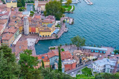 Riva del Garda, İtalya, 27 Ağustos 2021: Riva del Garda 'nın İtalya' daki hava manzarası.