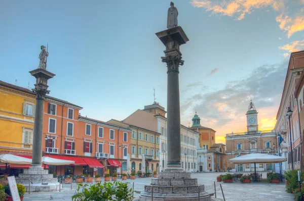 Ravenna, İtalya, 1 Eylül 2021: İtalyan kenti Ravenna 'da Piazza del Popolo' nun gündoğumu manzarası.