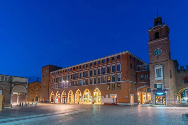 Ferrara, İtalya, 31 Ağustos 2021: Corso Porta Reno İtalyan kenti Ferrara 'da.