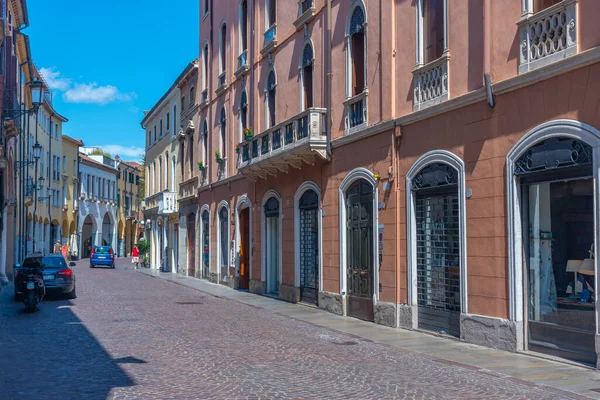 Padua, İtalya, 30 Ağustos 2021: İtalya 'nın Padua kentindeki tarihi evler.