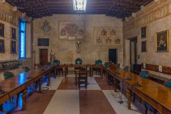 Padua, İtalya, 30 Ağustos 2021: İtalya 'daki Palazzo Bo' da Padua Üniversitesi Odası.
