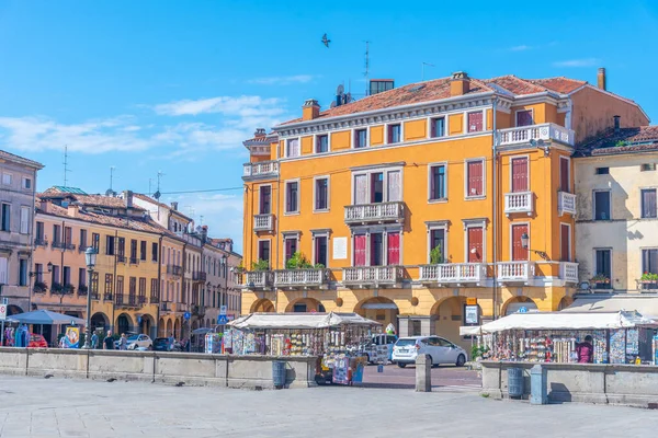 Padua Italië Augustus 2021 Kleurrijke Huizen Piazza Del Santo Italiaanse — Stockfoto