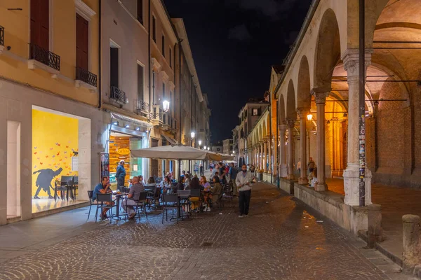 Padua Italia Agosto 2021 Vista Nocturna Una Calle Centro Comercial —  Fotos de Stock