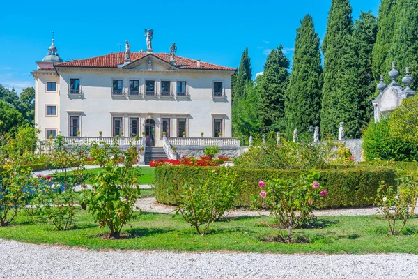 Vicenza, İtalya, 29 Ağustos 2021: Palazzina di Villa Valmarana ai Nani İtalyan şehri Vicenza.