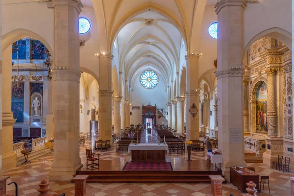2021年8月29日 意大利维琴察 意大利维琴察圣玛丽亚大教堂的内部 — 图库照片