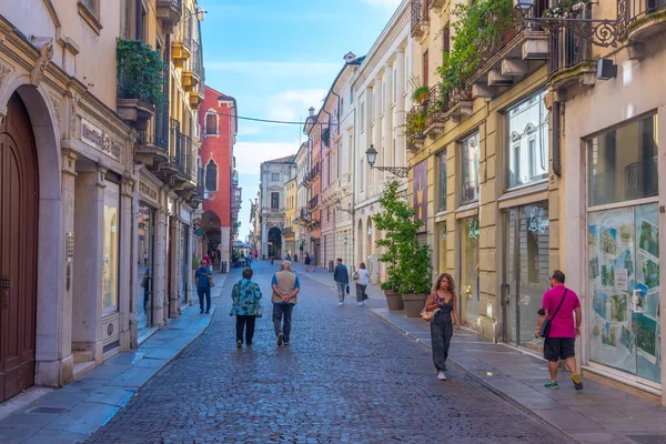 Vicenza, İtalya, 29 Ağustos 2021: İtalya 'nın Vicenza kentindeki tarihi evler.