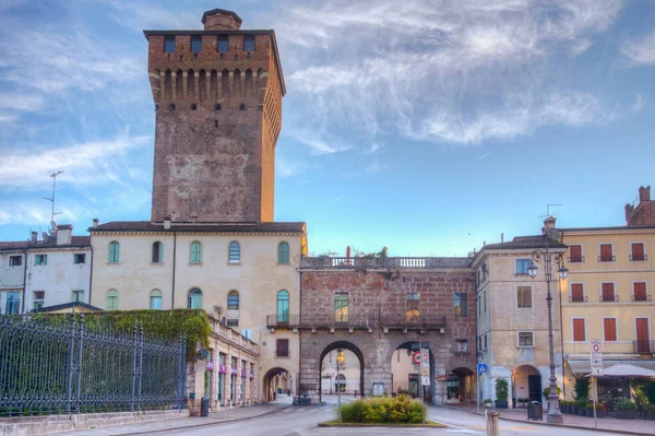 Vicenza Ιταλία Αυγούστου 2021 Torrione Porta Castello Στην Ιταλική Πόλη — Φωτογραφία Αρχείου