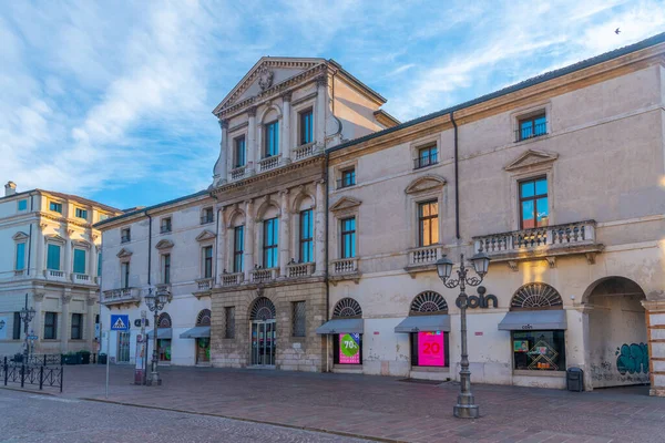 Vicenza, İtalya, 29 Ağustos 2021: Piazza de Castello İtalyan kenti Vicenza.