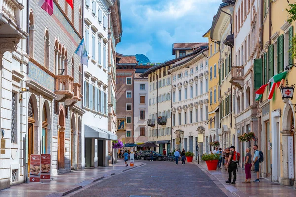 Trento, İtalya, 28 Ağustos 2021: İtalya 'nın Trento kentindeki tarihi evler.