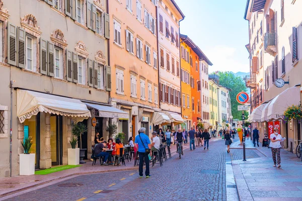 Trento, İtalya, 28 Ağustos 2021: İtalya 'nın Trento kentindeki tarihi evler.