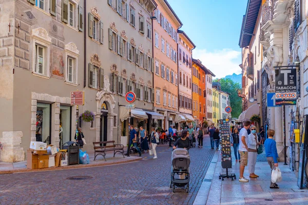 Trento, İtalya, 28 Ağustos 2021: İtalya 'nın Trento kentindeki tarihi evler.